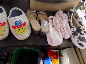 lot 117 image: Ladies shoes and slippers