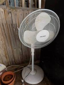 lot 168 image: Pelonise floor fan