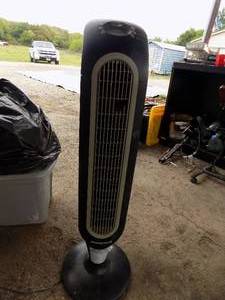 lot 164 image: Honey well fan