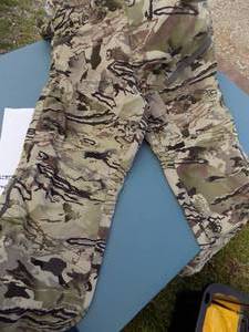 lot 176 image: Under Armor Mid Season Camo pants XL NIP