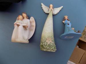 lot 14 image: 3 ANGELS