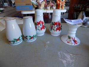 lot 40 image: HOLLY & POINSETTA  SALT & PEPPER SHAKERS W CANDLEHOLDER