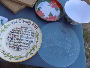 lot 45 image: SERVING PLATTERS 0 CLEAR & HOLIDAY