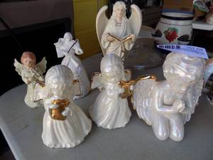 lot 46 image: VINTAGE CERAMIC ANGELS