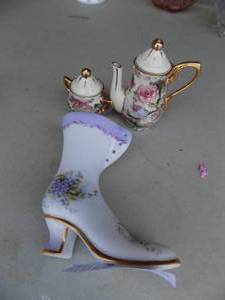 lot 56 image: HAND PAINTED BOOT,  MINITURE  TEAPOT & SUGAR DISH