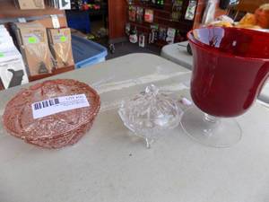 lot 55 image: TRANS PINK COVERED CANDY DISH RED COMPOTE  CLEAR COVERED DISH