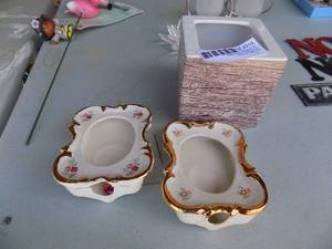lot 210 image: Porcelain photo metal candle holders 3 D