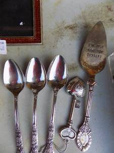 lot 214 image: Cake server Im here for dessert 3 spoons