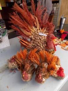 lot 227 image: Vintage turkey decor 1 lg and 4 small
