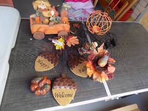lot 235 image: AUTUMN DCOR- WALL PLAQUE, PUMPKIN CARRIAGE,  PUMPKINS