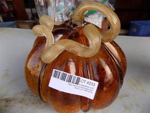 lot 233 image: Glass Pumpkin
