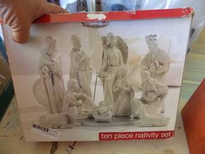 lot 254 image: TEN PIECE NATIVITY SET