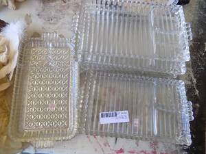 lot 256 image: VINTAGE LUNCHEON TRAYS  - STRIPED GLASS  QTY 9,  CHECKERED PATTERN  QTY 3