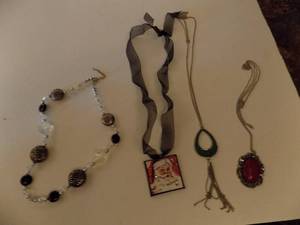 lot 271 image: NECKLACES   QTY 4  INCL. SANTA