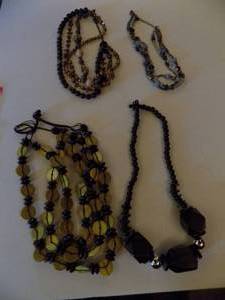 lot 270 image: NECKLACES   QTY 4