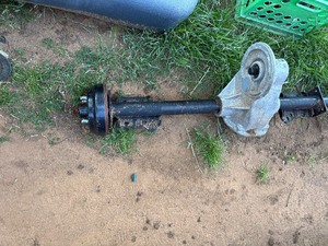 lot 275 image: GOLF CART REAR AXLE