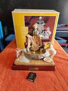 lot 9 image: Vintage Collectible Emmett Kelly Jr. Figurine - signed - with box - WashDay - 1460 of 1500 - (B)