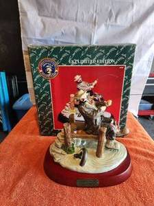 lot 11 image: Vintage Collectible Emmett Kelly Jr. Figurine - signed - with box - Catch of the Day - 1042 of 5000 - (C)