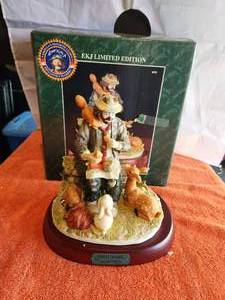 lot 16 image: Vintage Collectible Emmett Kelly Jr. Figurine - signed - with box - Forest Friends - 3510 of 7500 - (E)
