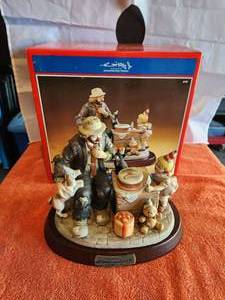 lot 24 image: Vintage Collectible Emmett Kelly Jr. Figurine - signed - with box - 65th Birthday Commemorative - 213 of 1989 - (I)