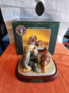 lot 28 image: Vintage Collectible Emmett Kelly Jr. Figurine - signed - EKJS All Star Circus 20th Anniversary - with box - 3131 of 5000 - (K)