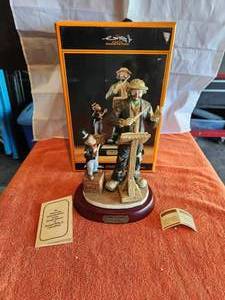 lot 30 image: Vintage Collectible Emmett Kelly Jr. Figurine - signed - Follow the Leader - 6211 of 7500 - with box - (L)
