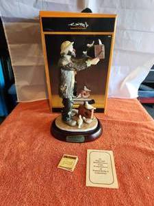 lot 32 image: Vintage Collectible Emmett Kelly Jr. Figurine - signed - Watch the Birdie - 4483 of 9500 - with box - (M)
