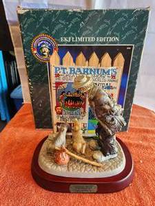 lot 40 image: Vintage Collectible Emmett Kelly Jr. Figurine - signed - American Circus Extravaganzas - 1571 of 5000 - with box - (Q)