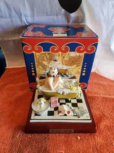 lot 58 image: Vintage Collectible Emmett Kelly Jr. Figurine - Birthday Bath - signed - with box - (Z)