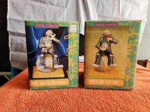 lot 82 image: Lot of 2 Vintage Collectible Emmett Kelly Jr. Figurine - with box - (L12)