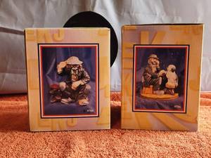 lot 98 image: Lot of 2 Vintage Collectible Emmett Kelly Jr. Figurine - with box - (T20)