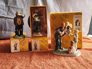 lot 100 image: Lot of 3 Vintage Collectible Emmett Kelly Jr. Figurine - with box - (U21)