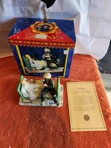 lot 70 image: Vintage Collectible Emmett Kelly Jr. Figurine - Kodaks Clown -signed 1163 of 2000 - with box - (F5)