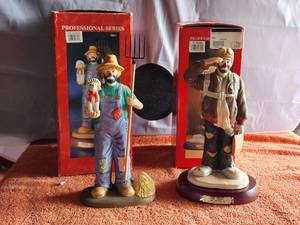 lot 118 image: Lot of 2 Vintage Collectible Emmett Kelly Jr. Figurine - with box - (e)