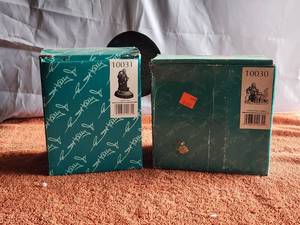 lot 122 image: Lot of 2 Vintage Collectible Emmett Kelly Jr. Figurine - with box - (g)