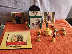 lot 132 image: Selection of Vintage Collectible Emmett Kelly Jr. items - (l)