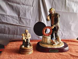 lot 134 image: Lot of 2 Vintage Collectible Emmett Kelly Jr. Figurine - with box - (m)