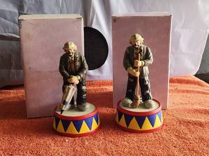 lot 138 image: Lot of 2 Vintage Collectible Emmett Kelly Jr. Figurine - with box - (o)