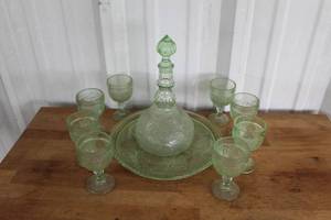 lot 10 image: Sandwich Light Green by Tiara, Glass Decanter Set,