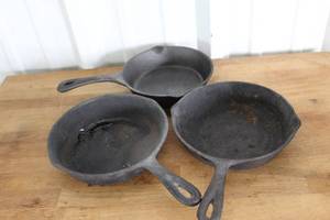 lot 29 image: cast-iron  pans