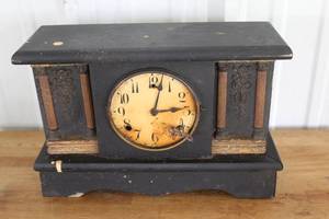 lot 30 image: Sessions Marigold Neoclassical Mantle Clock.
