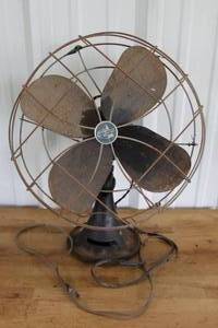 lot 32 image: vintage Emerson electric fan is a 1940s-era 4-blade oscillating desk fan,  model 79648-AQ