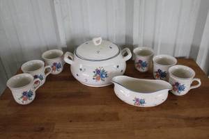 lot 38 image: vintage JMP Marketing Provincial Bouquet stoneware casserole dish set
