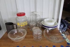 lot 79 image: Mixing bowls and more see pictures