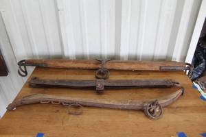 lot 83 image: Vintage Primitive WoodIron Horse Mule Yoke & Hames