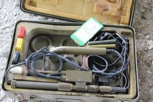 lot 87 image: vintage US military mine detecting set with its carrying case,