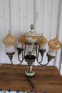 lot 99 image: vintage Italian Capodimonte-style chandelier