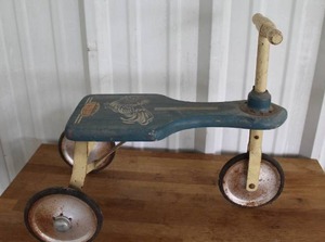 lot 107 image: vintage Oak Hill Kiddie Kar toy tricycle