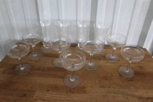 lot 113 image: vintage set of glassware