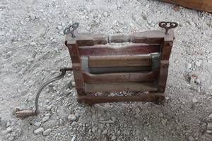 lot 124 image: vintage clothes wringer